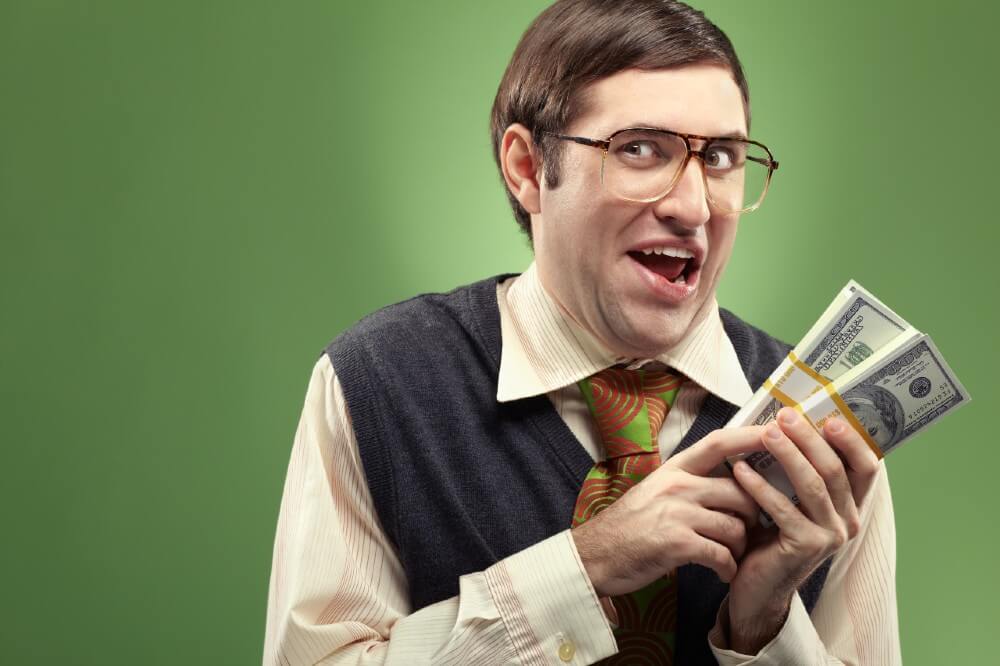 Man in retro tie and vest holding stack of dollar bills against green background, symbolizing digital marketing ROI and profits.